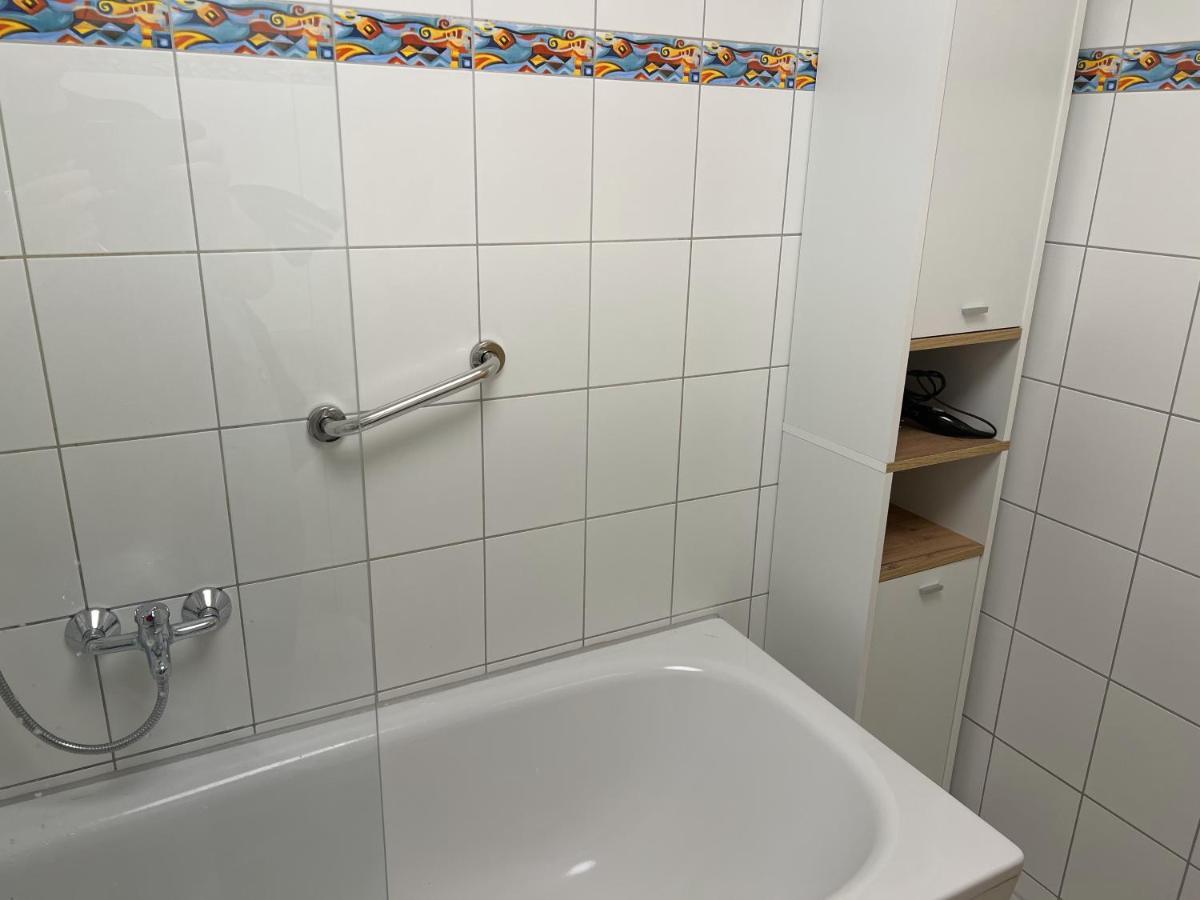 Jena City Apartment, Balkon, Sonnig, Wifi, Parkplaetze, Naehe Zentrum Bagian luar foto